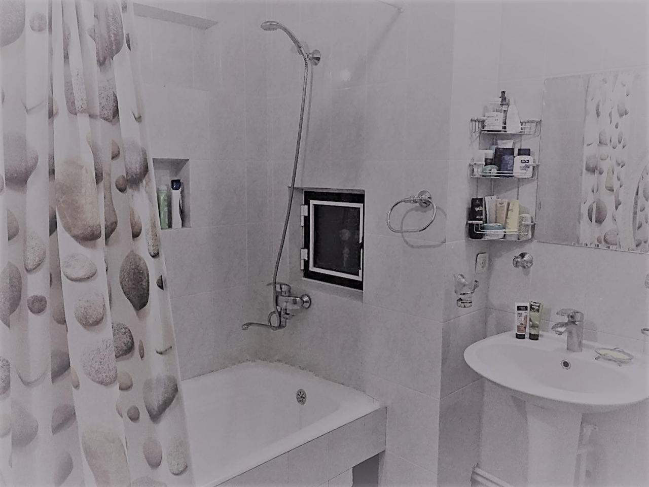 Spacious Apartment In Central Touristic Location Tashkent Exterior photo